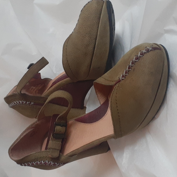 John FLUEVOG suede wedge shoes green sz 8 EUC - Picture 1 of 12
